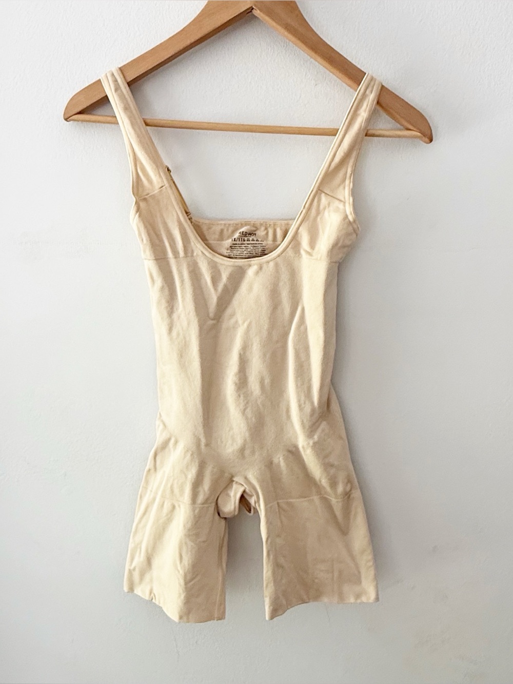 Spanx Women Red Hot Shapewear Bodysuit Size‎ 1X Neutral Beige
